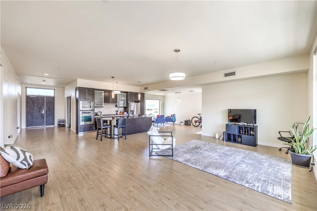 8925 Flamingo, Las Vegas, NV 89147