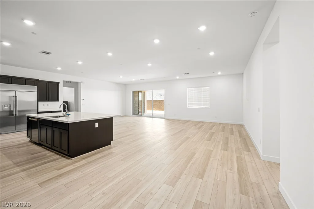 10142 Diana Summit, Las Vegas, NV 89143