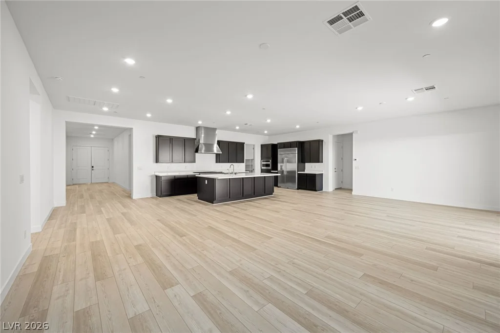 10142 Diana Summit, Las Vegas, NV 89143