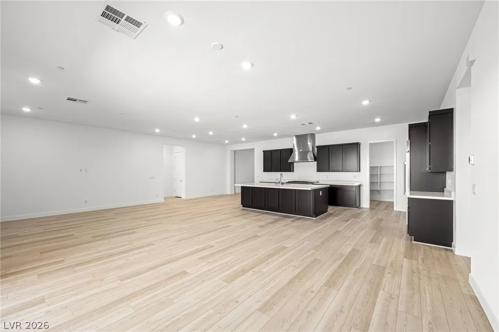 10142 Diana Summit, Las Vegas, NV 89143