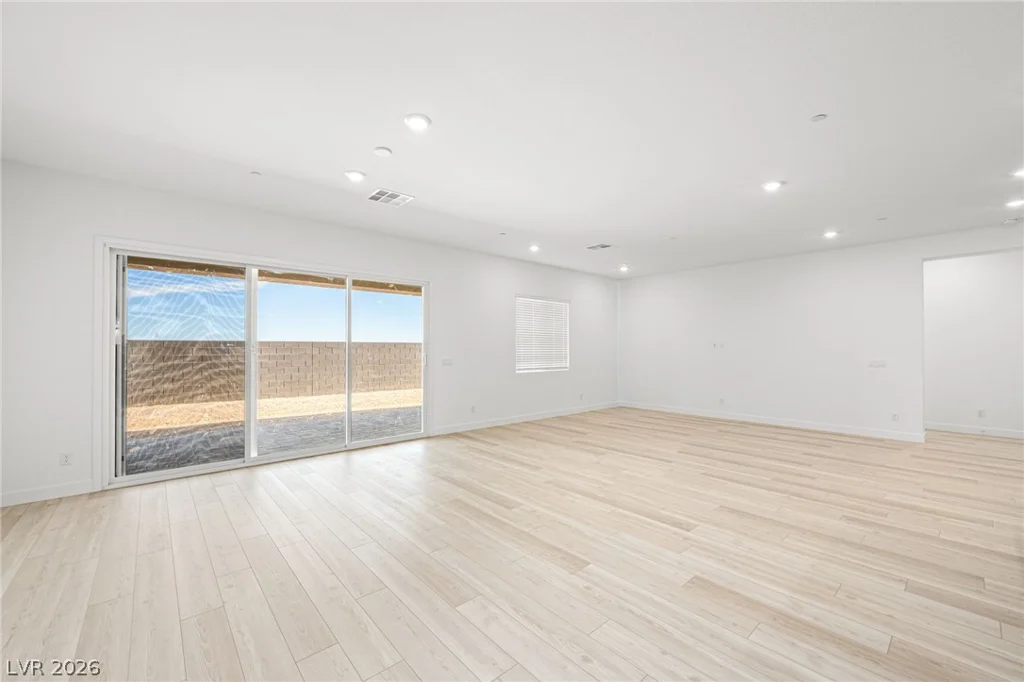 10142 Diana Summit, Las Vegas, NV 89143