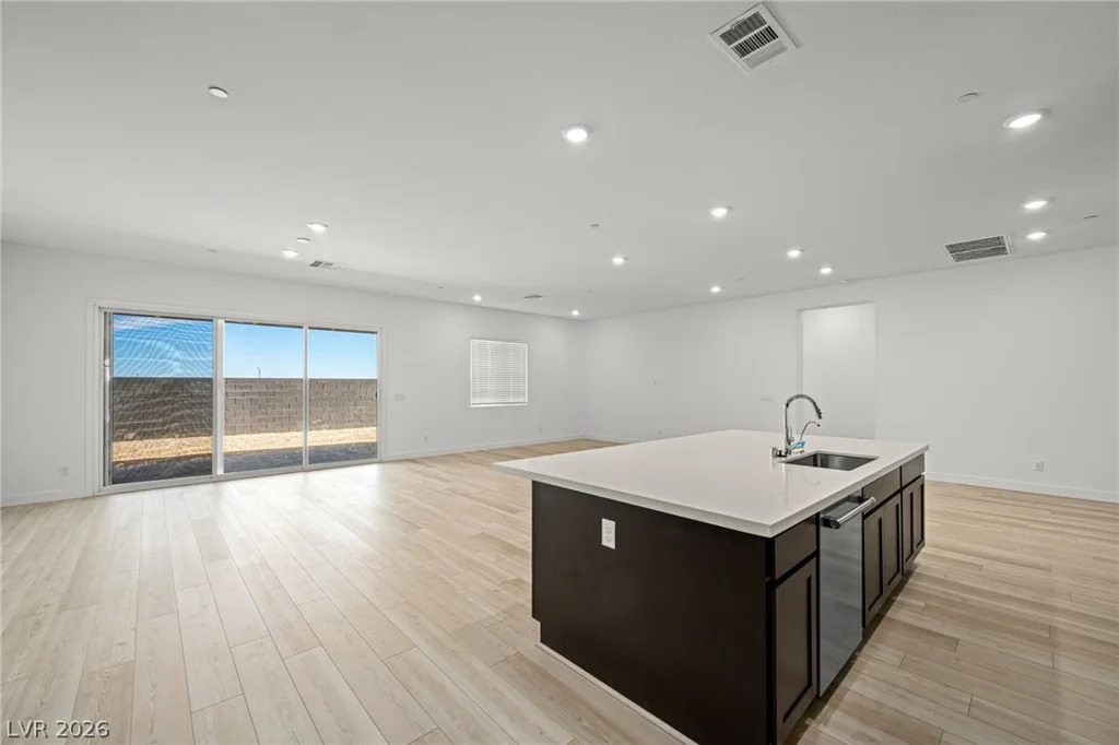 10142 Diana Summit, Las Vegas, NV 89143