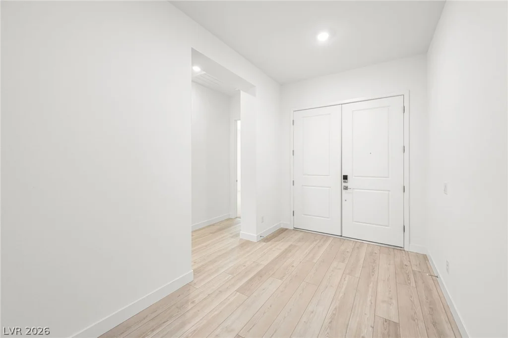 10142 Diana Summit, Las Vegas, NV 89143