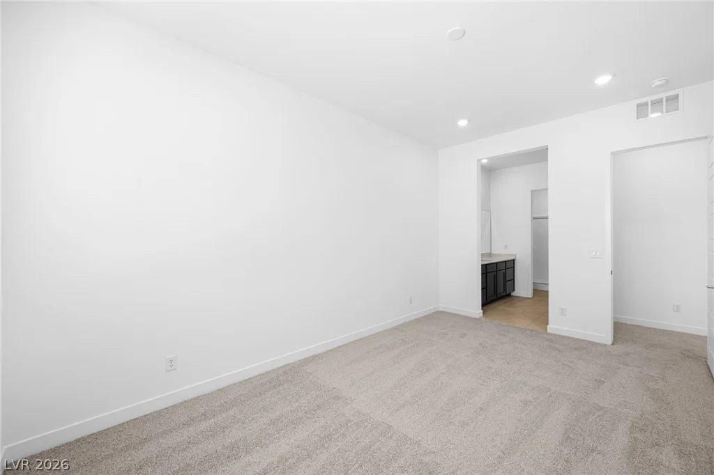 10142 Diana Summit, Las Vegas, NV 89143