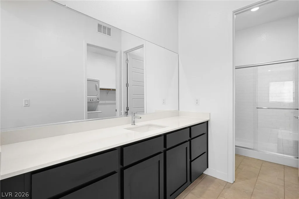 10142 Diana Summit, Las Vegas, NV 89143