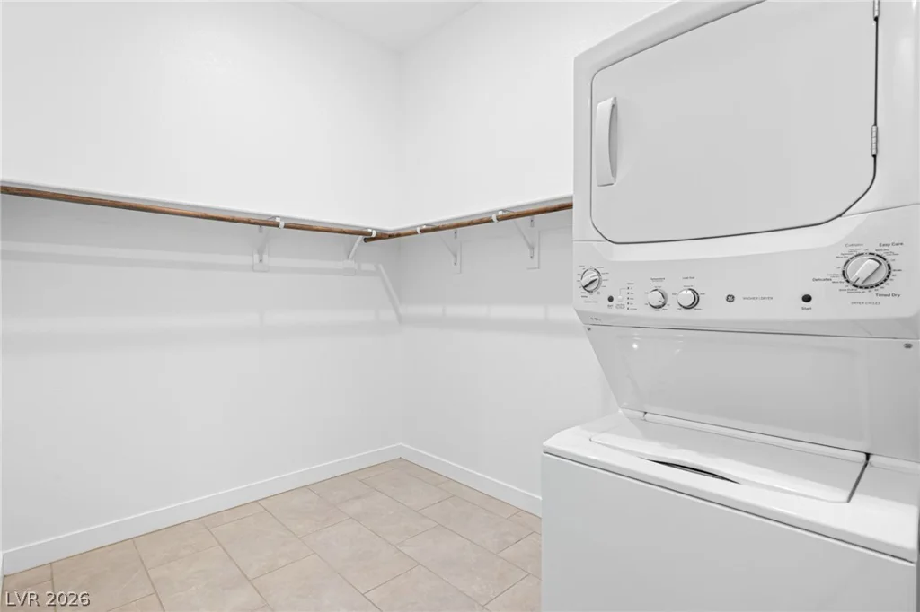10142 Diana Summit, Las Vegas, NV 89143