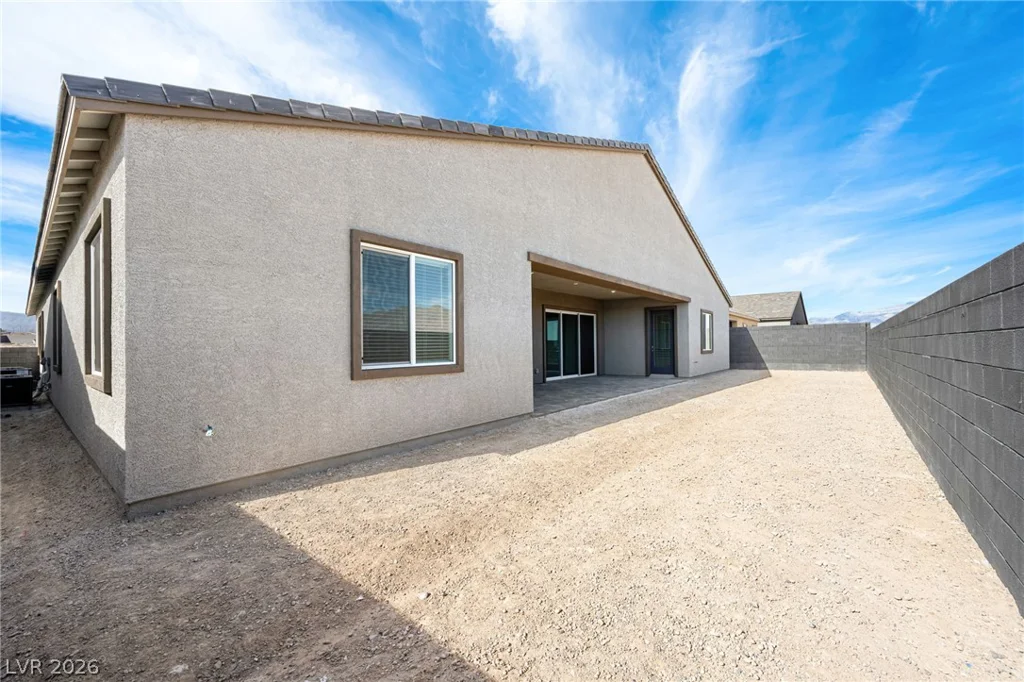 10142 Diana Summit, Las Vegas, NV 89143