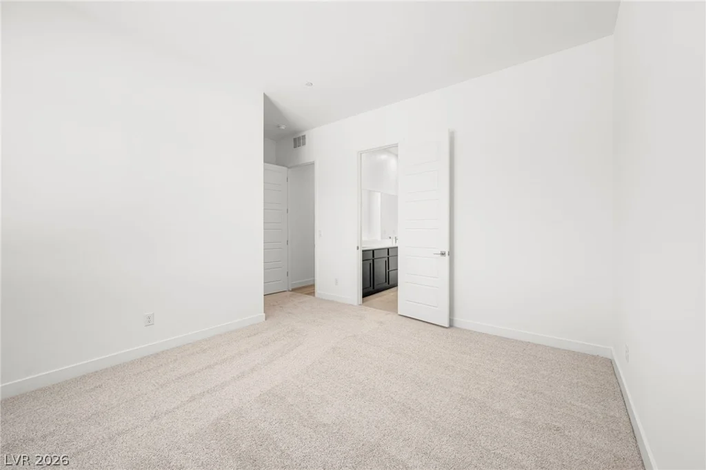 10142 Diana Summit, Las Vegas, NV 89143