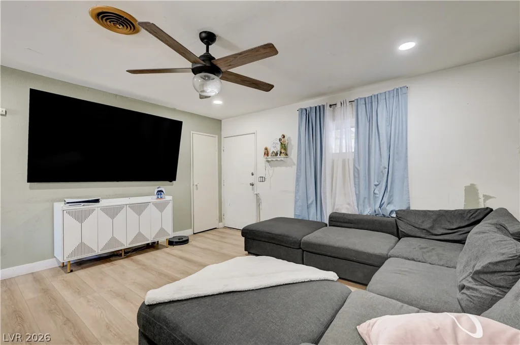 2124 Kenneth, North Las Vegas, NV 89030