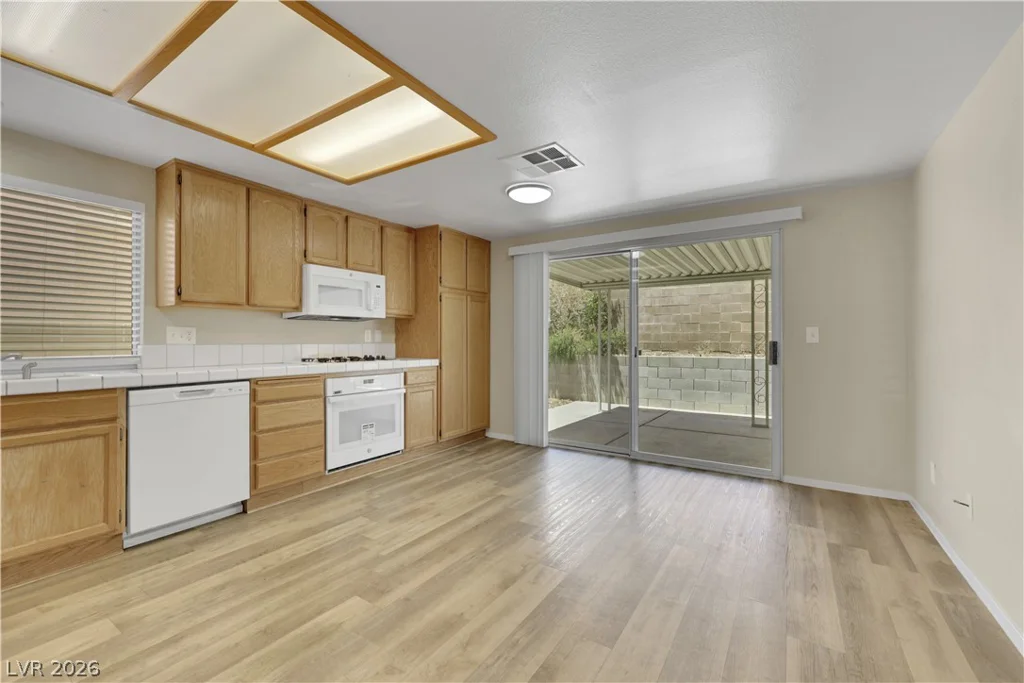 7664 Little Valley, Las Vegas, NV 89147