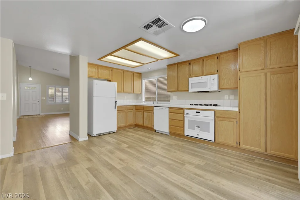 7664 Little Valley, Las Vegas, NV 89147