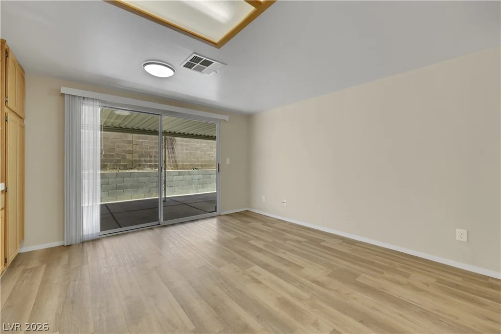 7664 Little Valley, Las Vegas, NV 89147