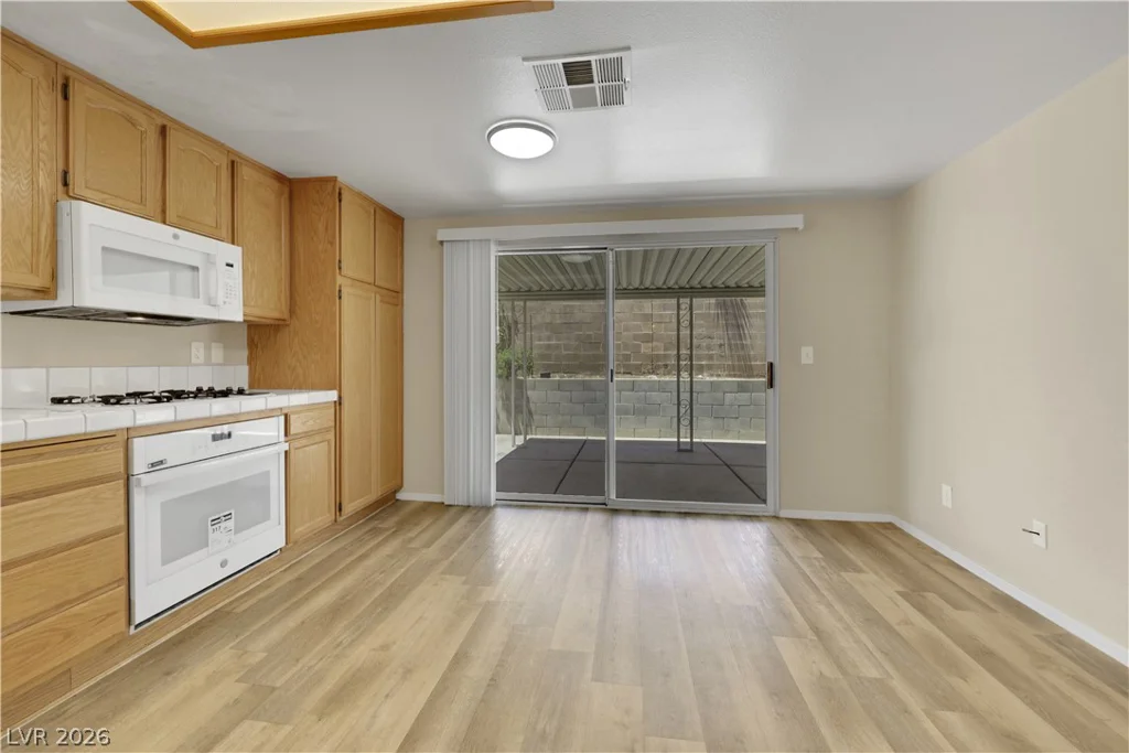 7664 Little Valley, Las Vegas, NV 89147