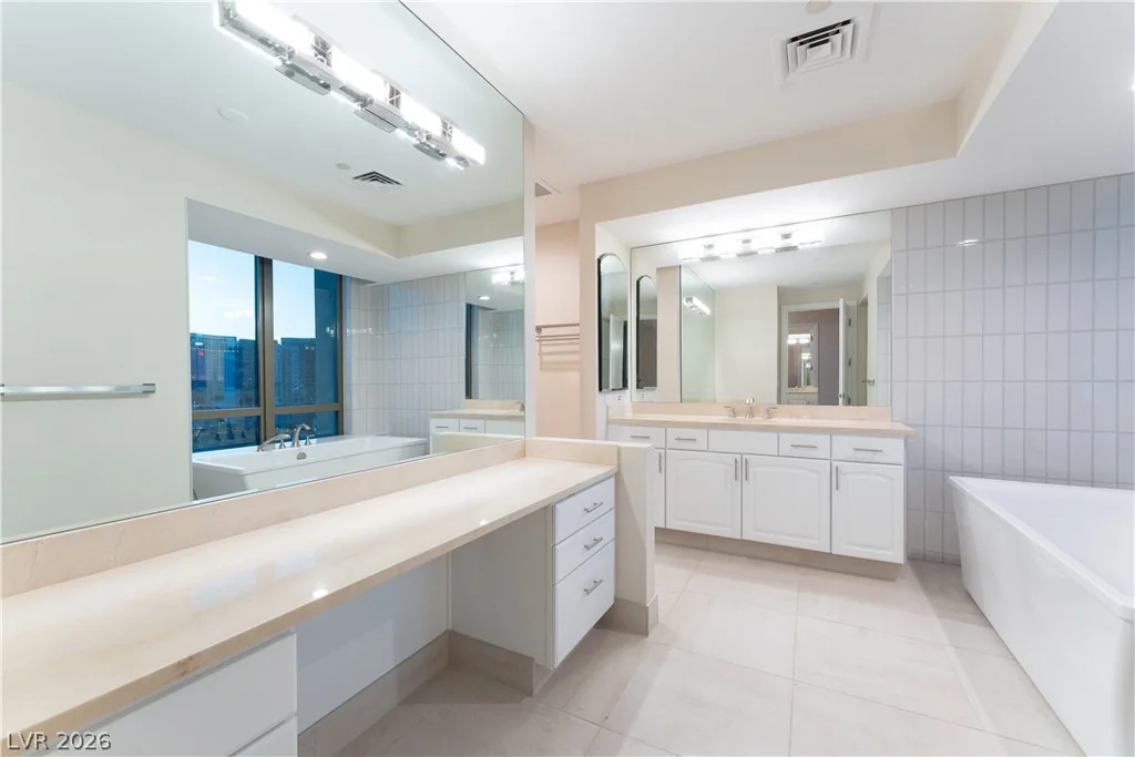 1 Hughes Center, Las Vegas, NV 89169