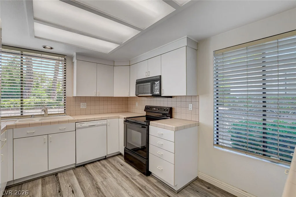 2457 El Paseo, Las Vegas, NV 89121
