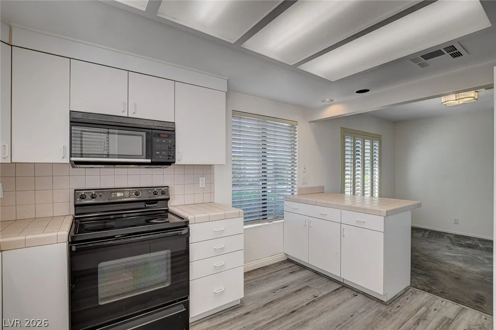 2457 El Paseo, Las Vegas, NV 89121