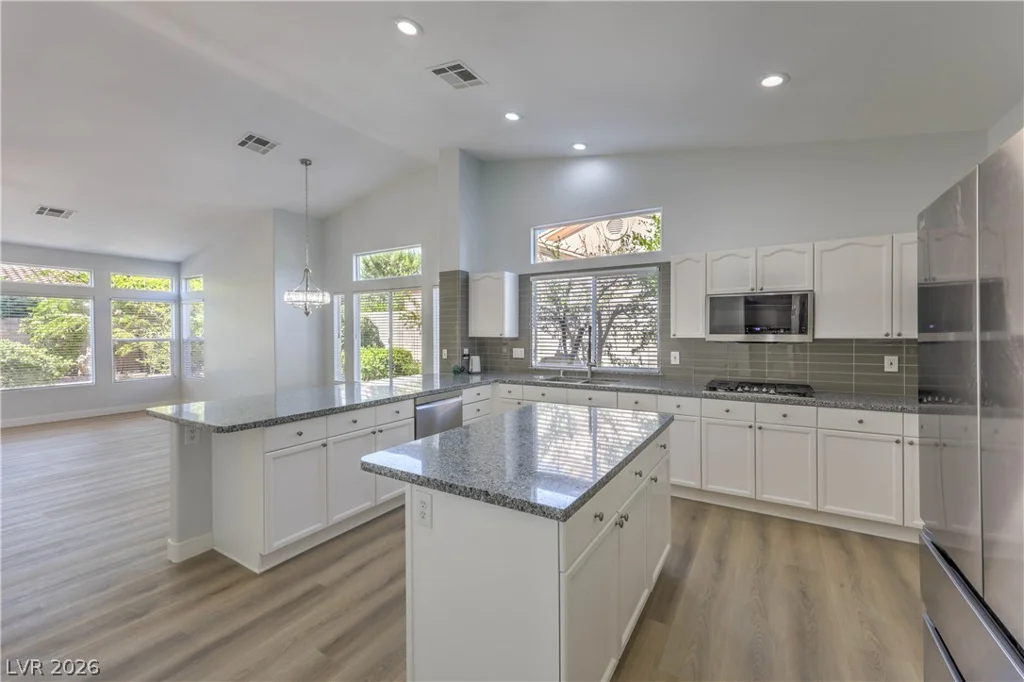7411 Bridlehorne, Las Vegas, NV 89131