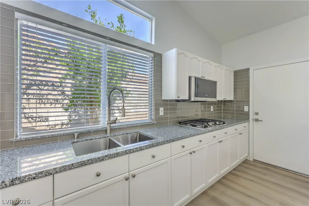 7411 Bridlehorne, Las Vegas, NV 89131