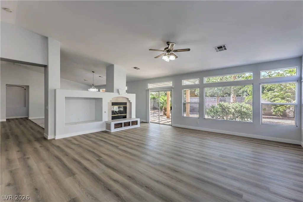 7411 Bridlehorne, Las Vegas, NV 89131