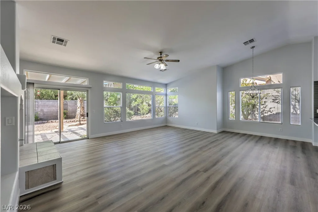 7411 Bridlehorne, Las Vegas, NV 89131