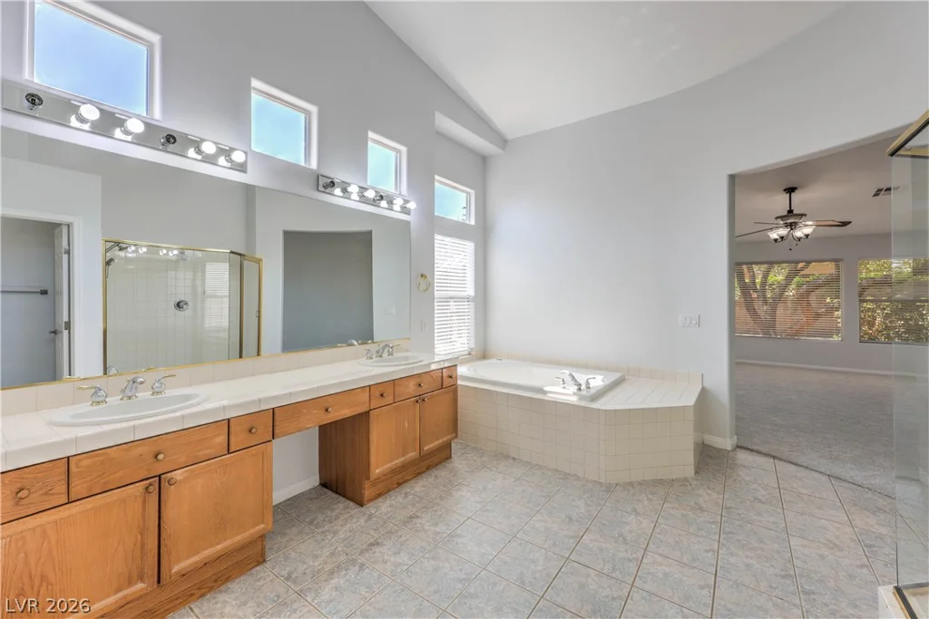 7411 Bridlehorne, Las Vegas, NV 89131