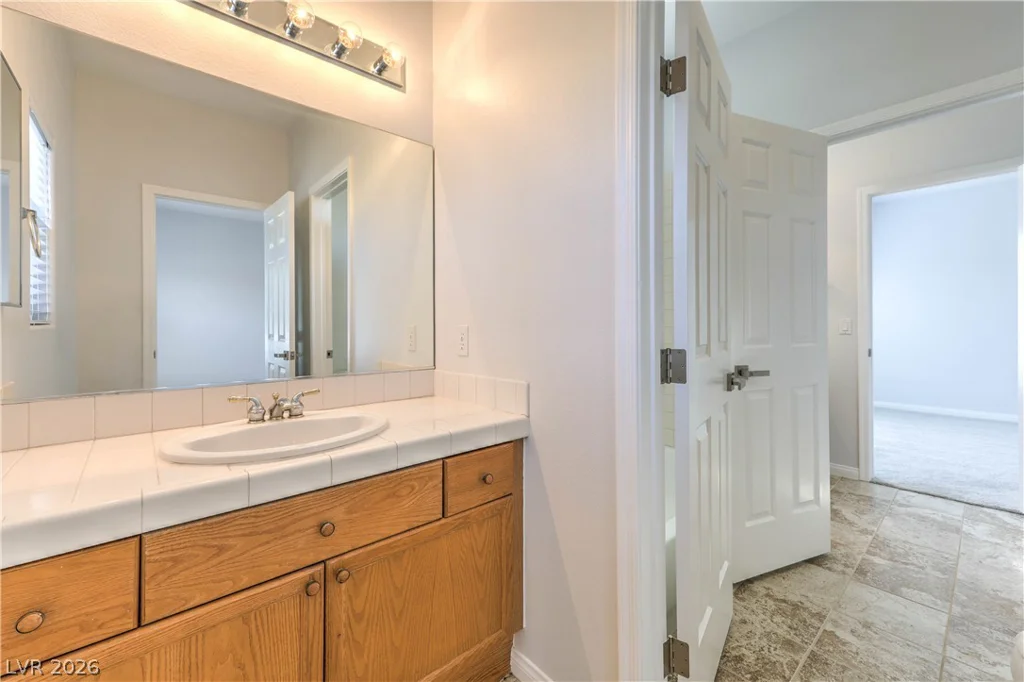 7411 Bridlehorne, Las Vegas, NV 89131
