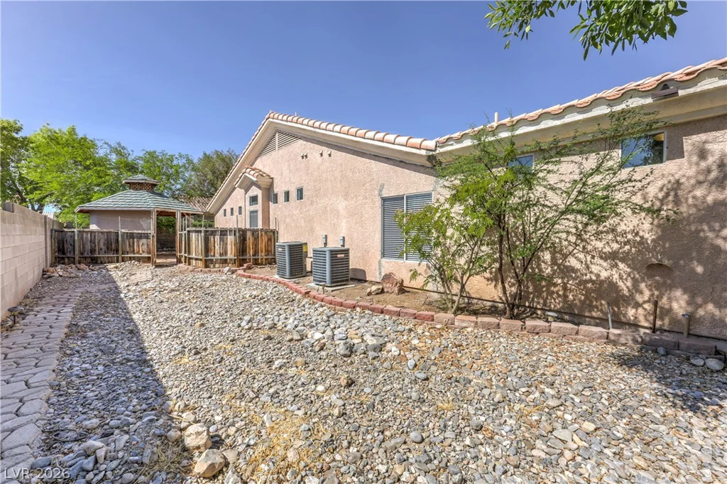 7411 Bridlehorne, Las Vegas, NV 89131
