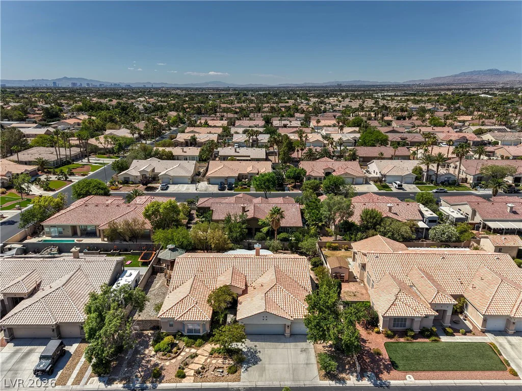 7411 Bridlehorne, Las Vegas, NV 89131