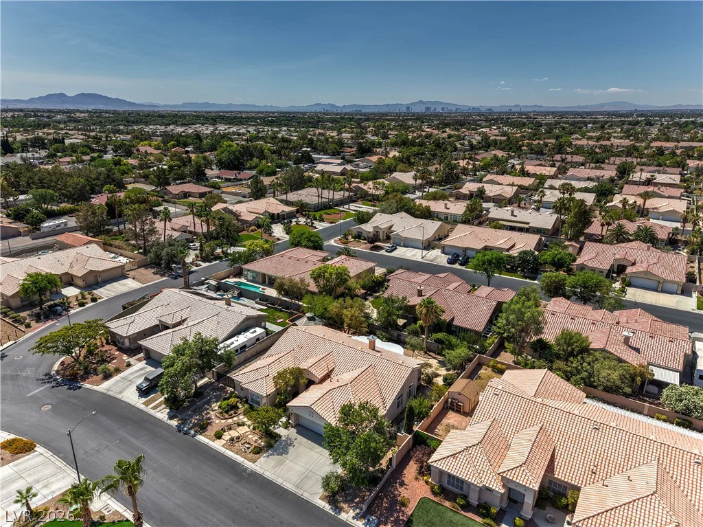 7411 Bridlehorne, Las Vegas, NV 89131