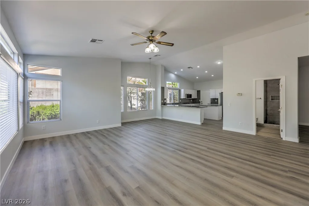 7411 Bridlehorne, Las Vegas, NV 89131