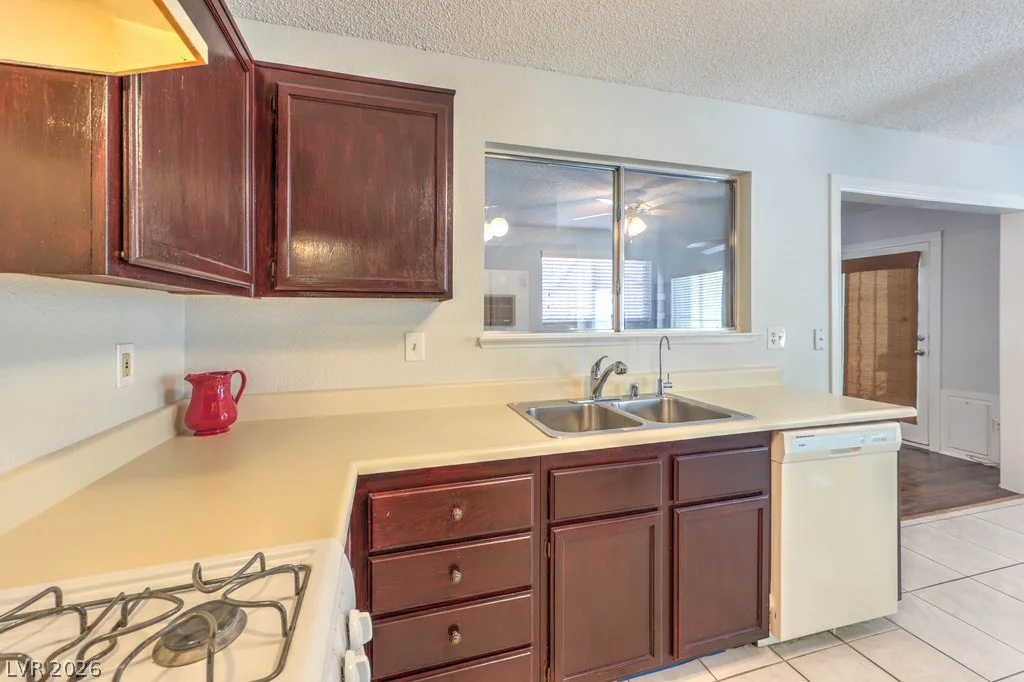4421 Mossy Rock, Las Vegas, NV 89108