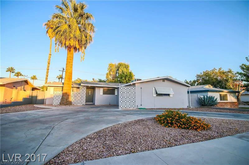 113 Woodley, Las Vegas, NV 89106
