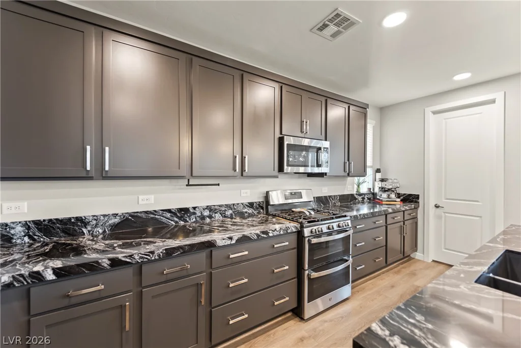 6836 Pacific Robin, North Las Vegas, NV 89084