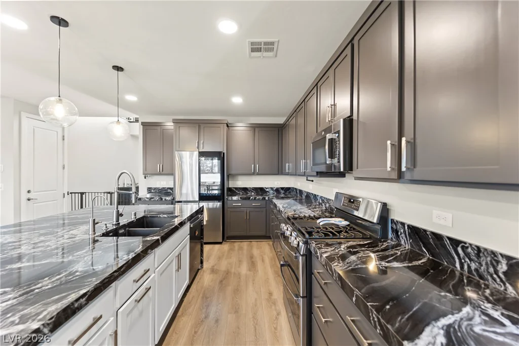 6836 Pacific Robin, North Las Vegas, NV 89084