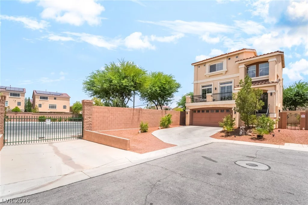 9704 Morgan Creek, Las Vegas, NV 89141