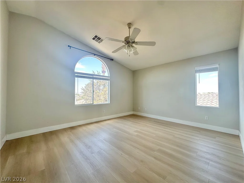 10512 White Heath, Las Vegas, NV 89144