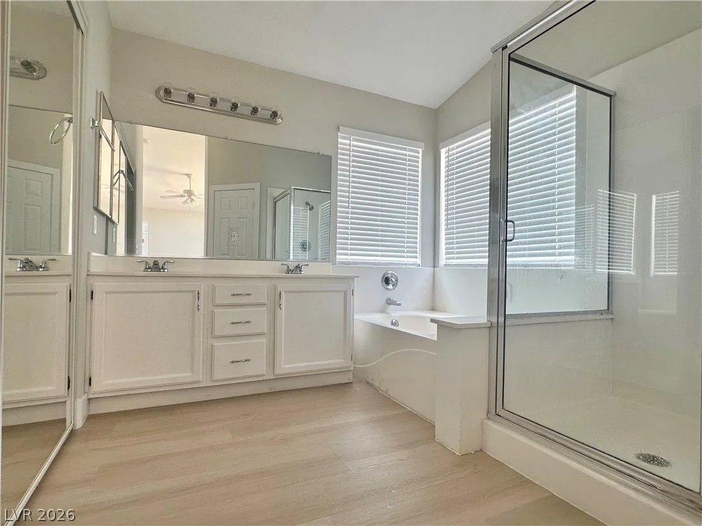 10512 White Heath, Las Vegas, NV 89144