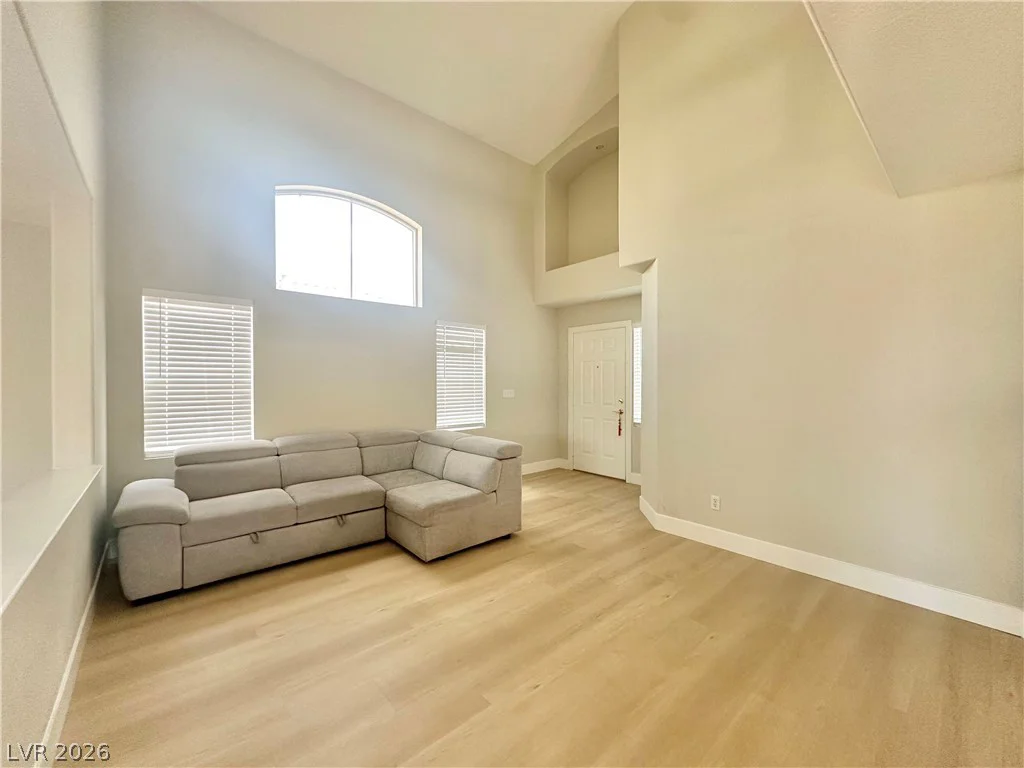 10512 White Heath, Las Vegas, NV 89144