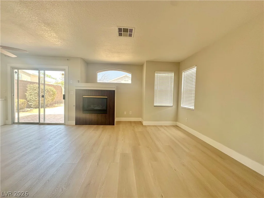 10512 White Heath, Las Vegas, NV 89144