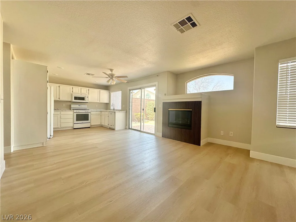 10512 White Heath, Las Vegas, NV 89144
