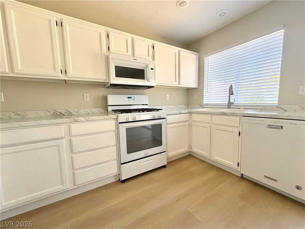 10512 White Heath, Las Vegas, NV 89144