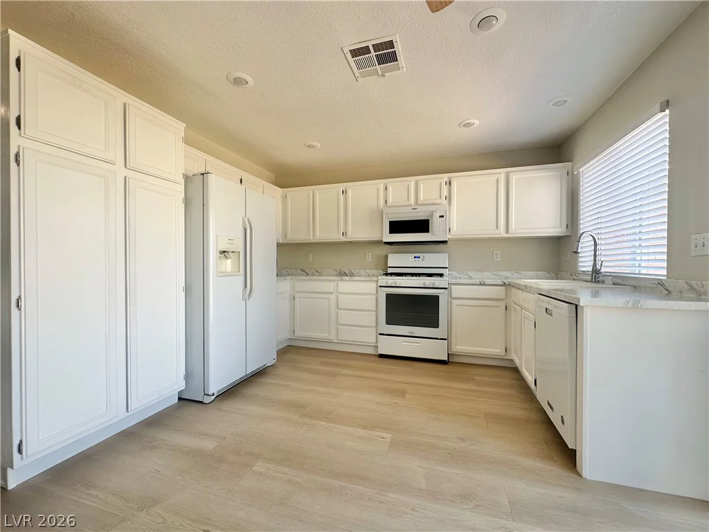 10512 White Heath, Las Vegas, NV 89144