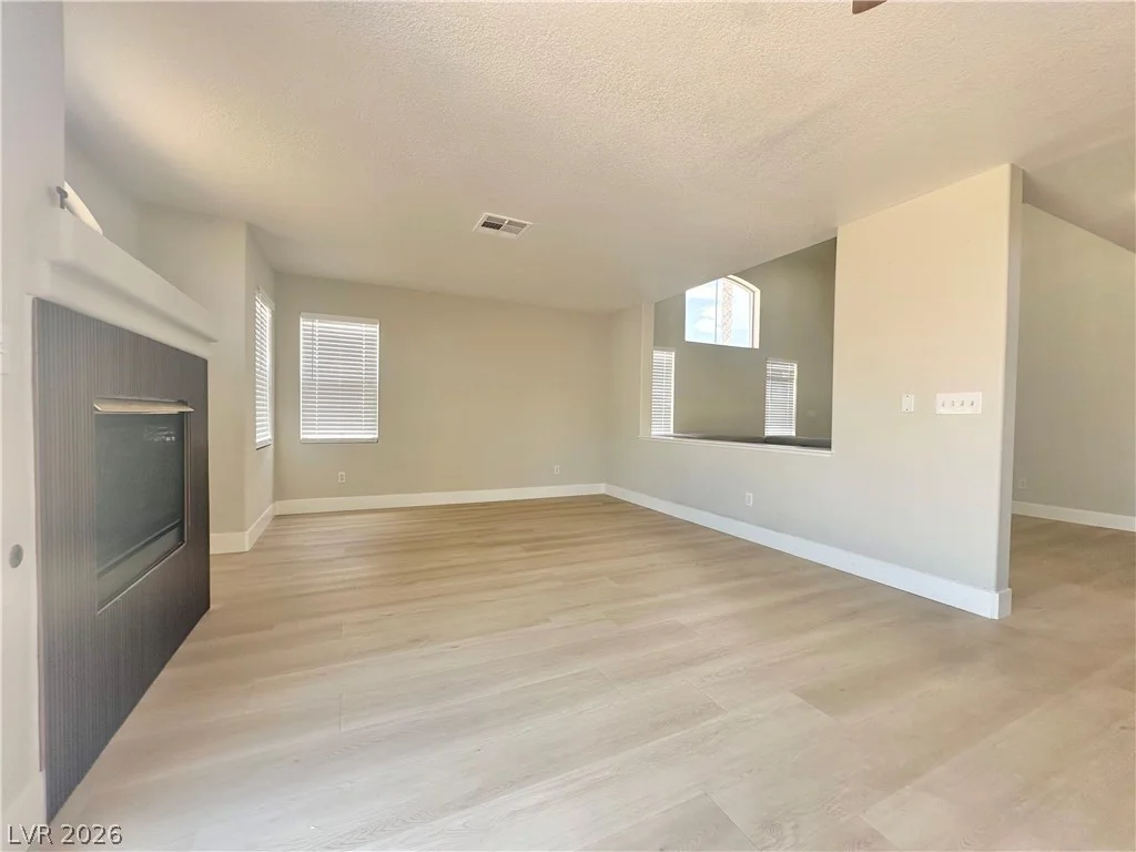 10512 White Heath, Las Vegas, NV 89144