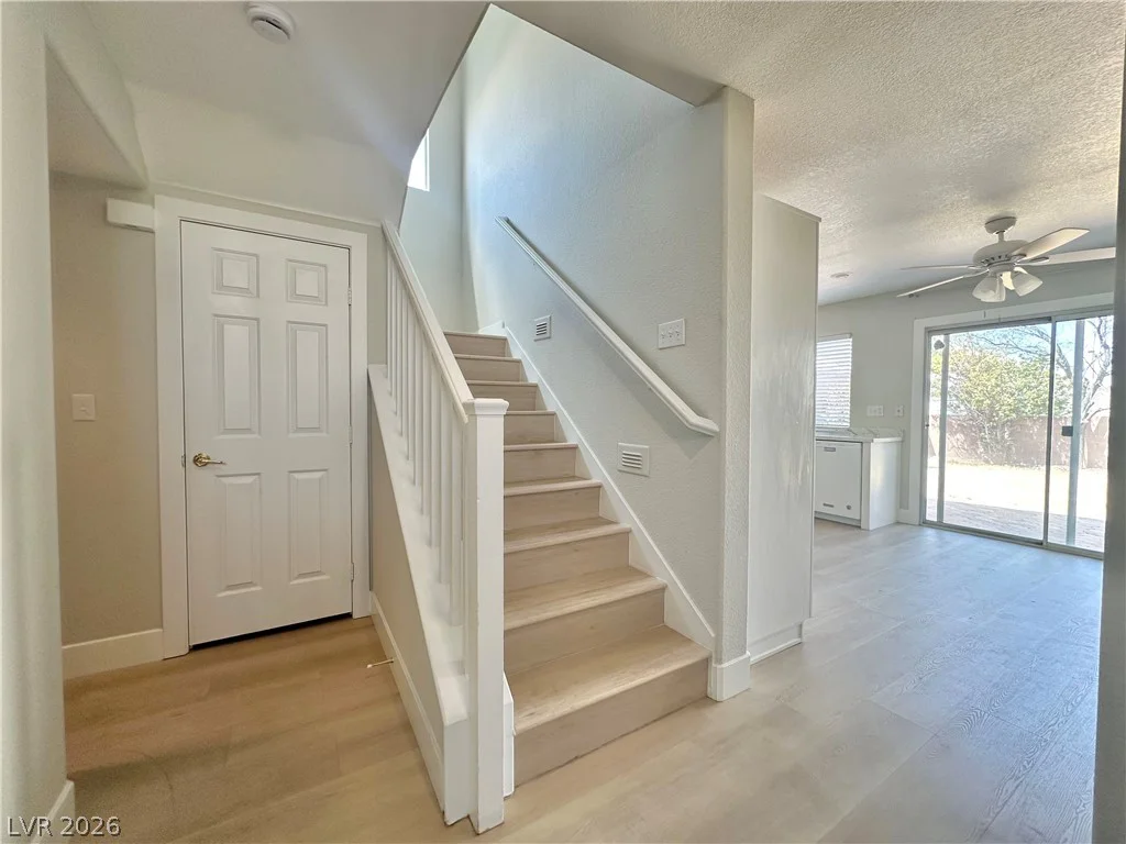 10512 White Heath, Las Vegas, NV 89144