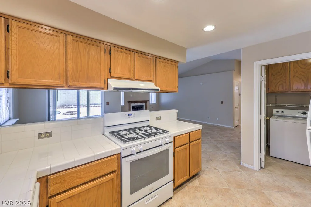 6304 LA MADRE, Las Vegas, NV 89130