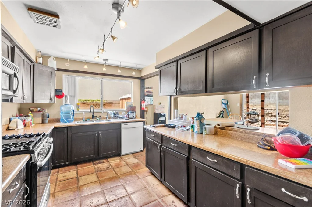 816 Antigua, Las Vegas, NV 89145