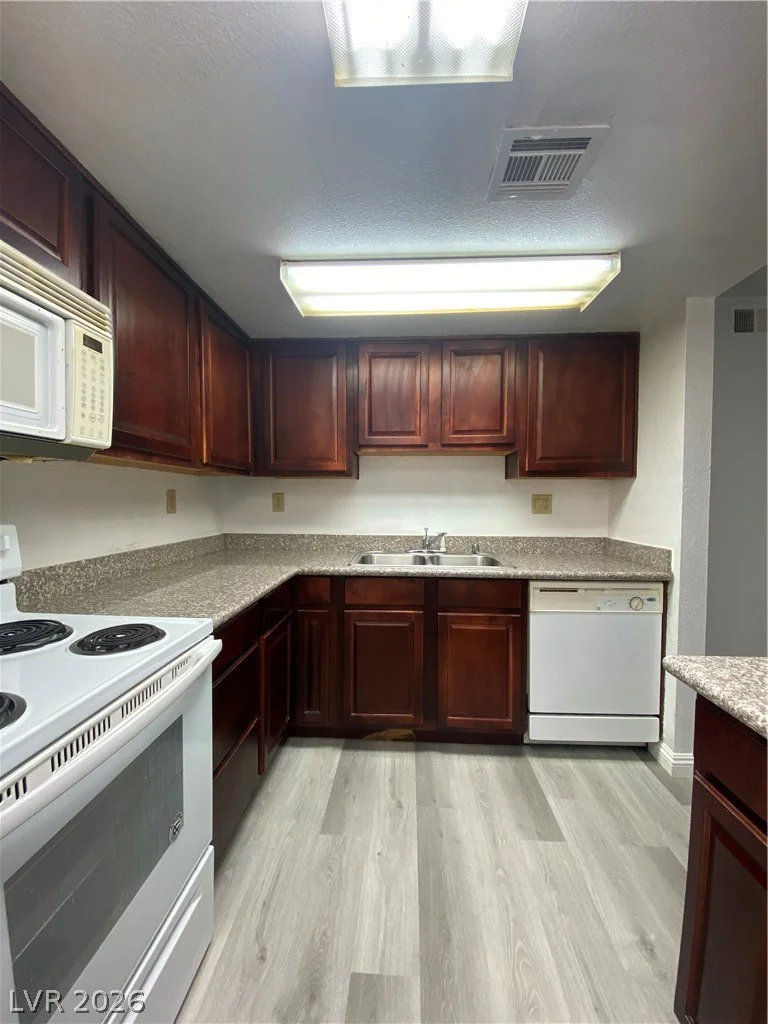 5221 River Glen, Las Vegas, NV 89103
