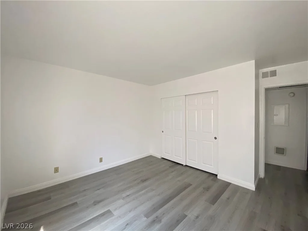 5221 River Glen, Las Vegas, NV 89103