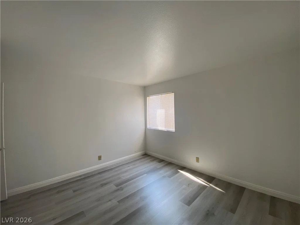 5221 River Glen, Las Vegas, NV 89103