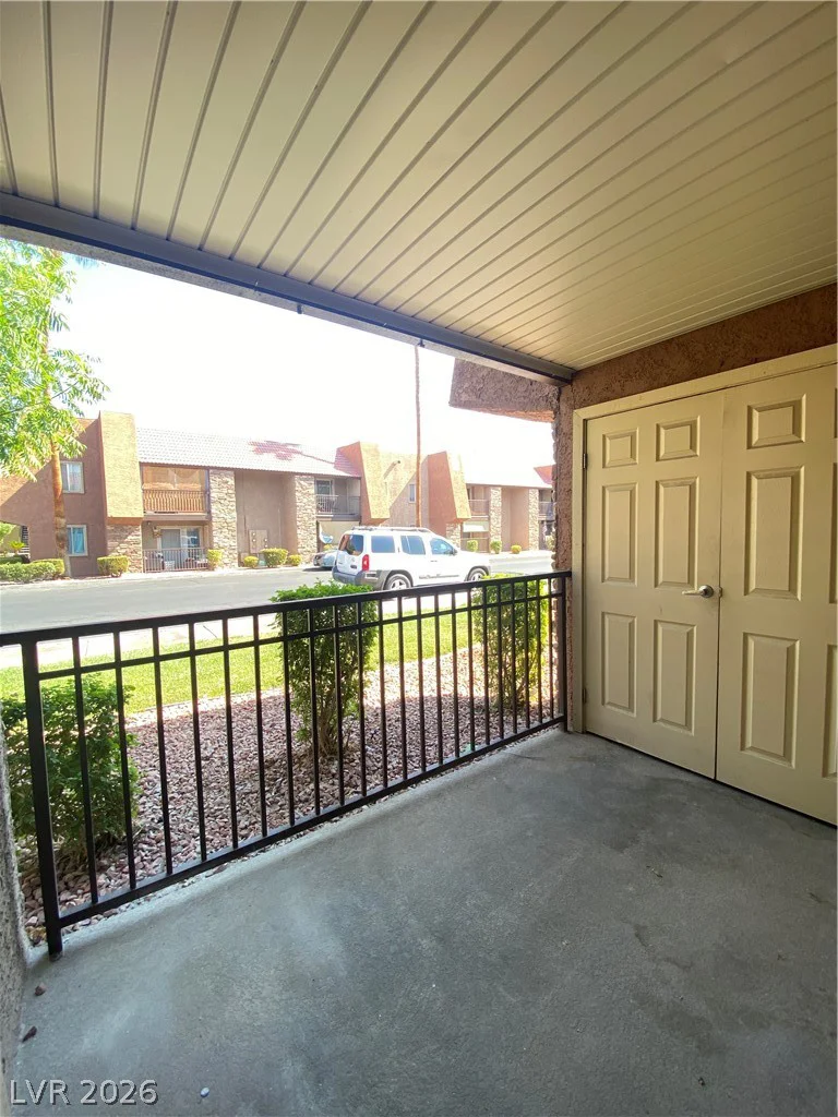 5221 River Glen, Las Vegas, NV 89103